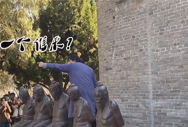 游客岳飛觀高喊“還我河山” 砸打秦檜像：景區(qū)已報(bào)警