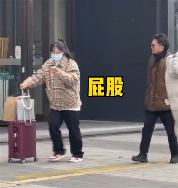 男子到蘋果店里高喊“華為加油”  真相來了：網(wǎng)紅博眼球視頻