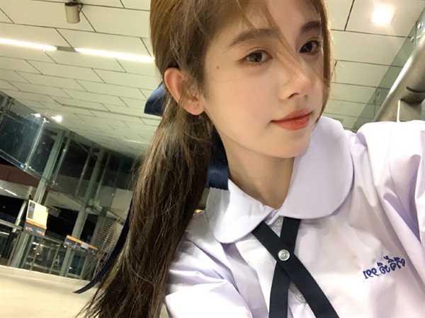 旅游警示亂穿泰國(guó)校服會(huì)被罰款：國(guó)內(nèi)美女明星私照被瘋狂模仿